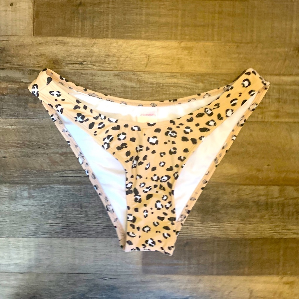 NWOT leopard print bikini swim bottoms size M